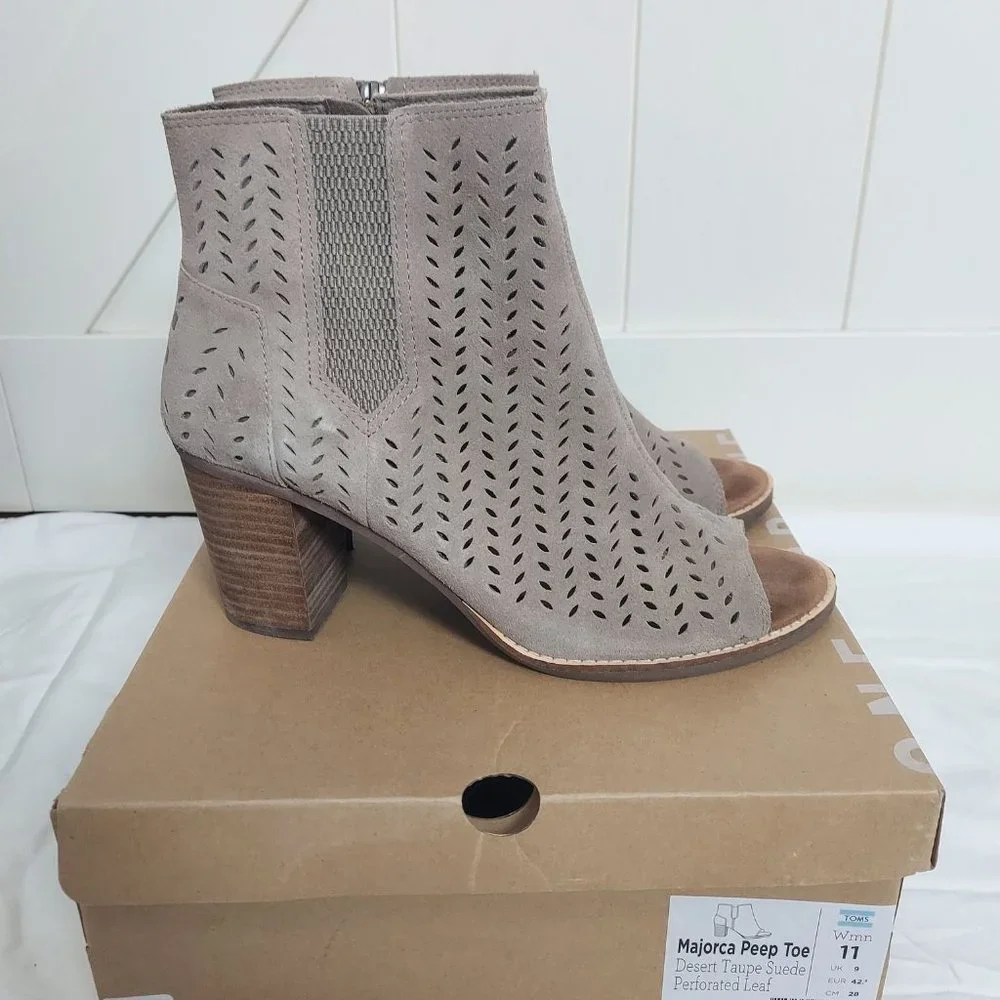 Tom's Majorica Ankle Boot Peep Toe Perforated Leaf Suede Taupe Peep Toe Size 11 - Picture 1 of 6